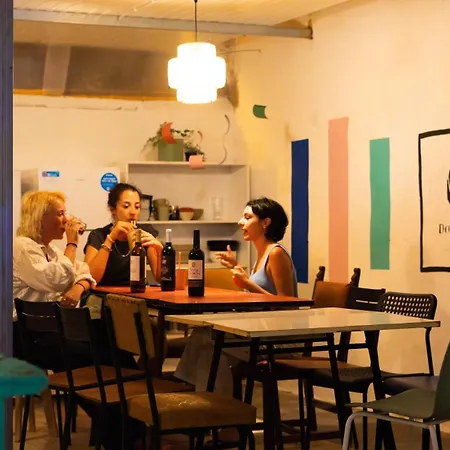 Dona Rose Surf Albergue